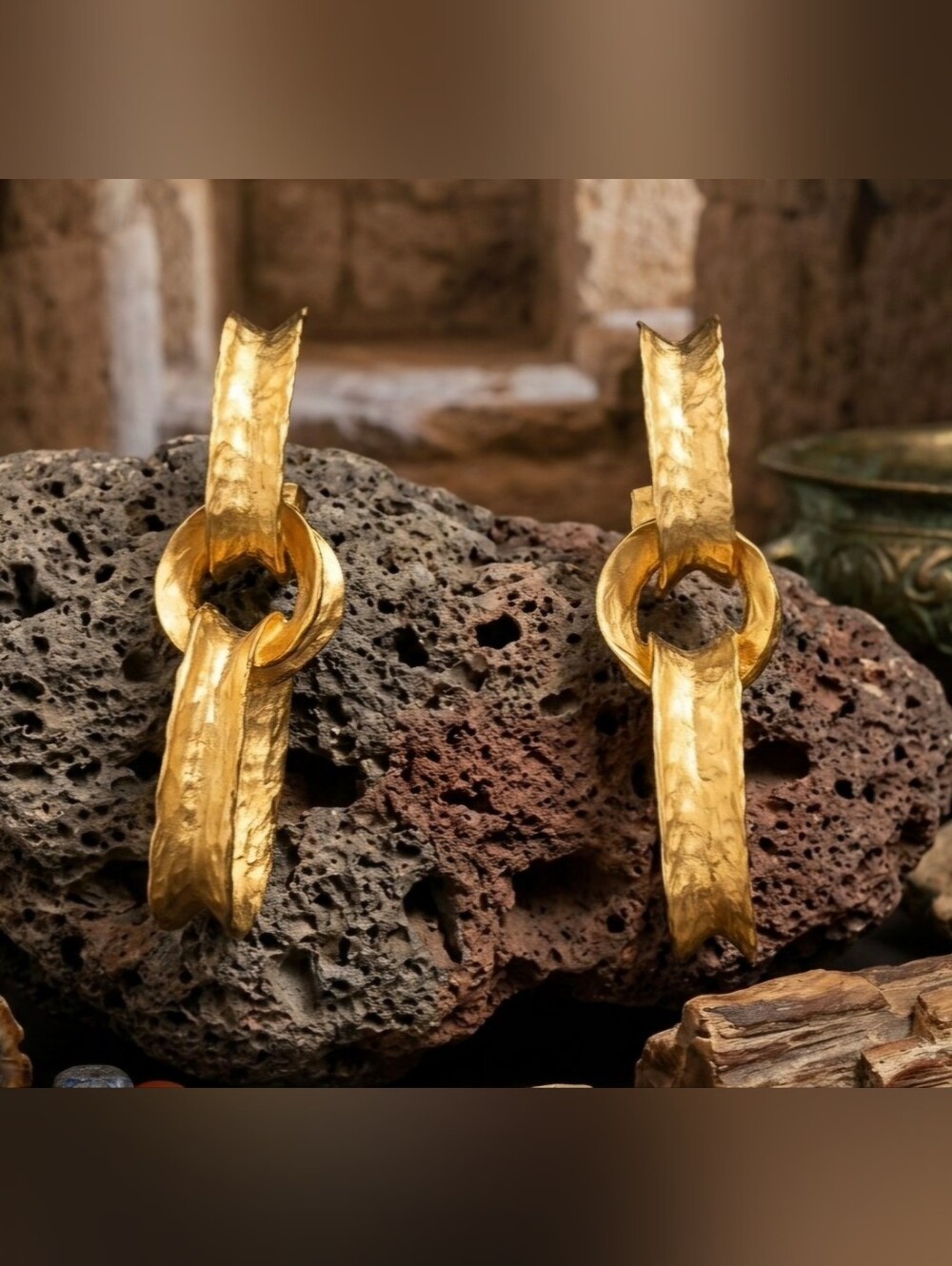 80's Vintage Hammered Gold Link Drop Earrings